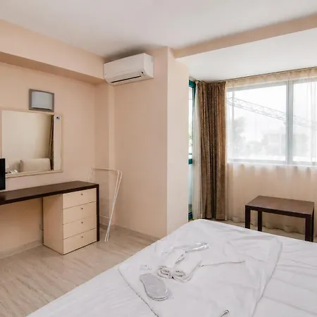 Budget Beachfront Golden Sands